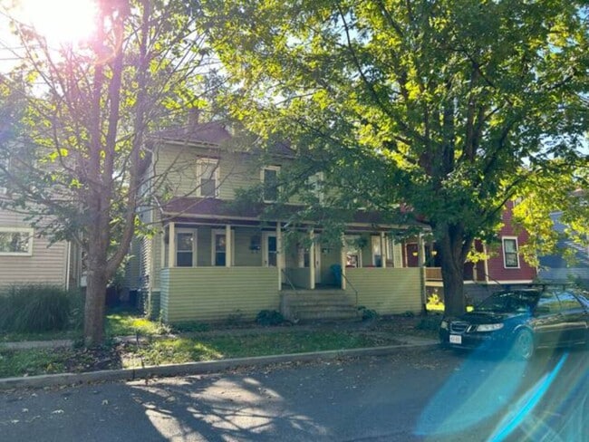 Building Photo - 118 1st St
