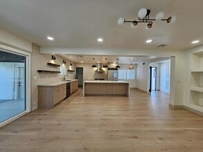 Building Photo - 114 S Emerald Pl