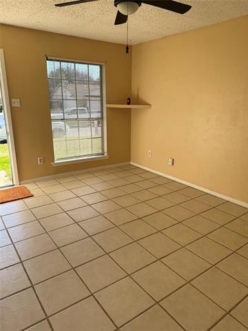 Building Photo - 5804 Willow View Dr