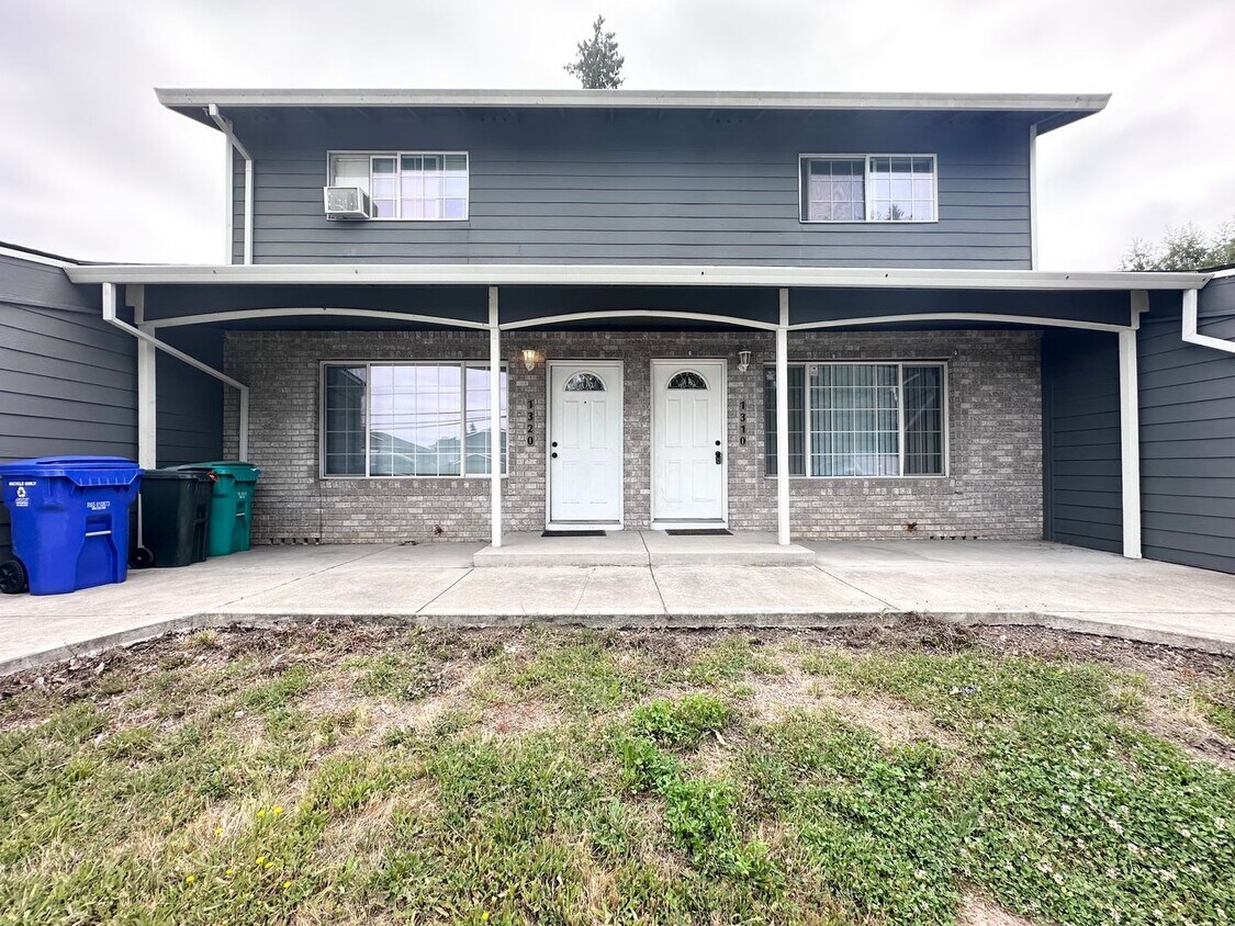 Foto principal - Lovely Duplex 2 Bed 2 Bath in Gresham, OR!