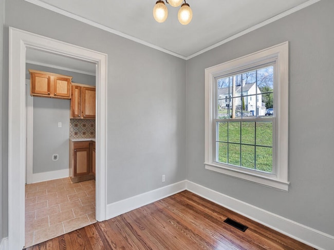 Building Photo - Charming 2 Bedroom Home with Fenced Yard in North Chattanooga!