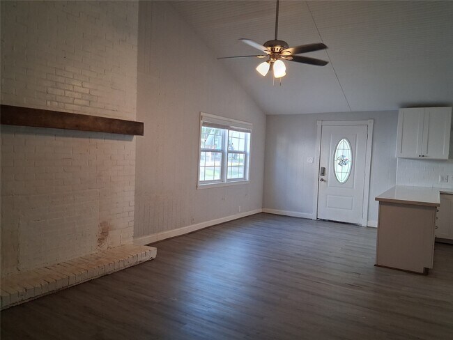 Building Photo - 26445 E Lazy Ln