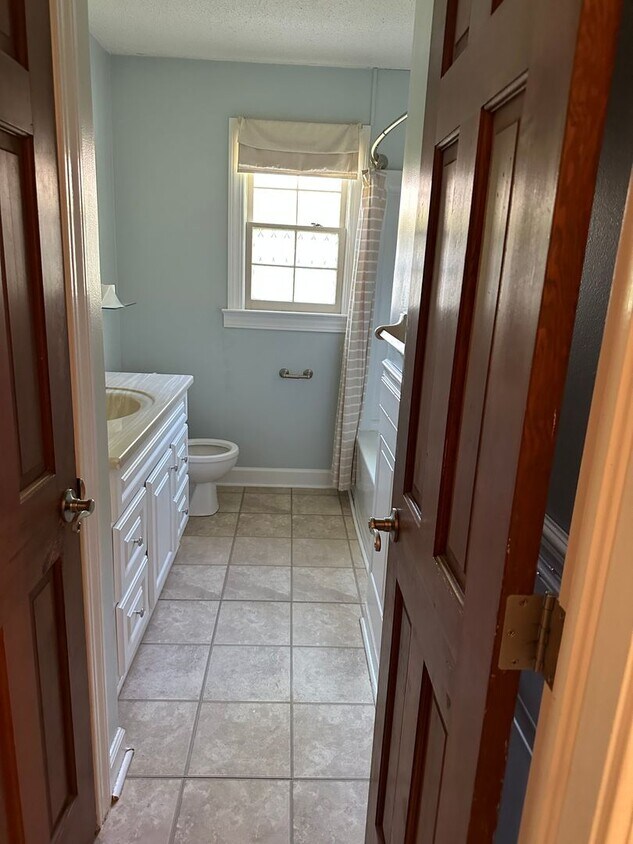Primary Photo - Beautiful 4 Bedroom 2 baths 2 car garage