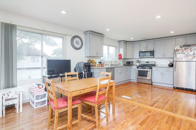Foto del edificio - 304 Thistle Dr