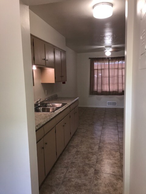 Foto del edificio - 4502 Zuni Rd SE