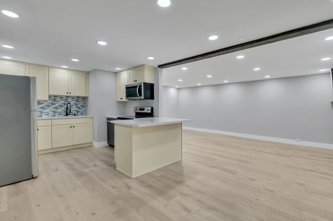 Building Photo - 5182