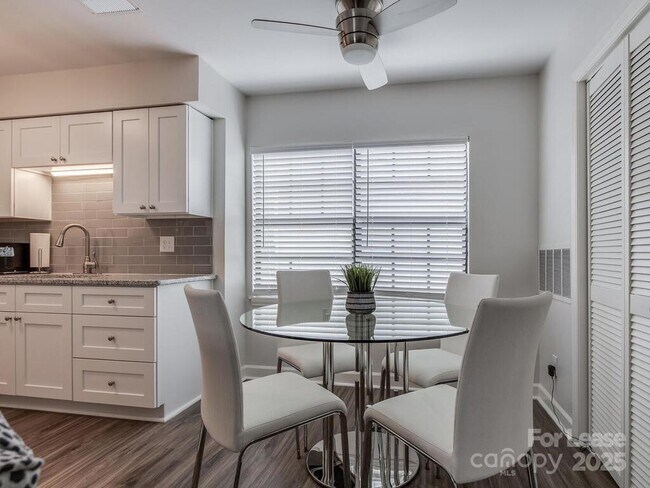 Foto del edificio - 406 W 9th St