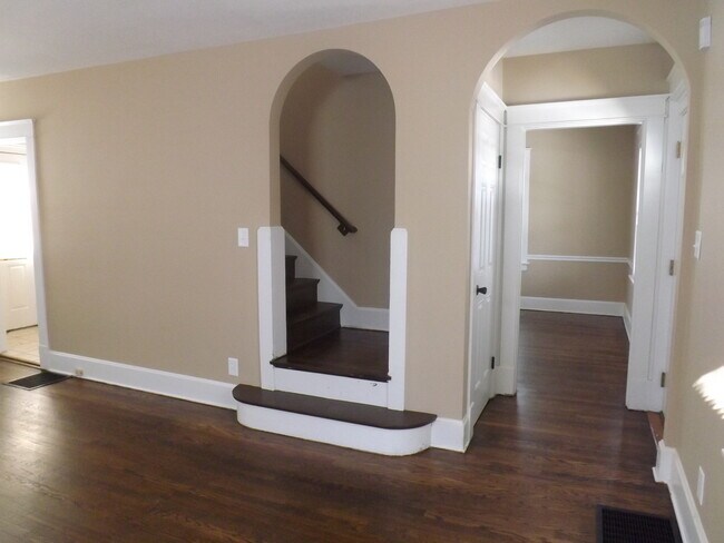 Building Photo - 1327 Vanderveer 3BR/1BA (East Hamilton)