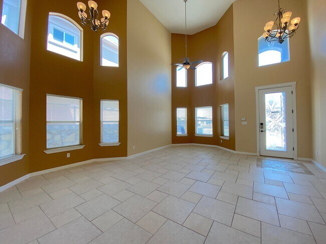 Foto del edificio - Northeast El Paso/Sandstone Ranch Estates 4 Bed 2.5 Bath Refrig A/C