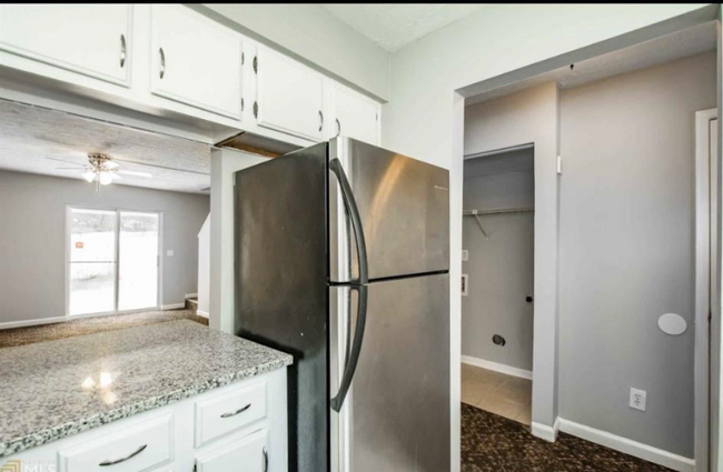 Building Photo - 6988 Flagstone Dr