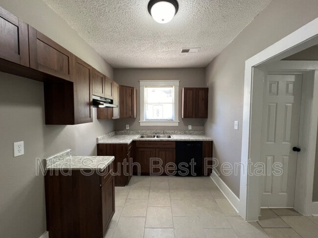 Building Photo - 1158 Beechwood Ave