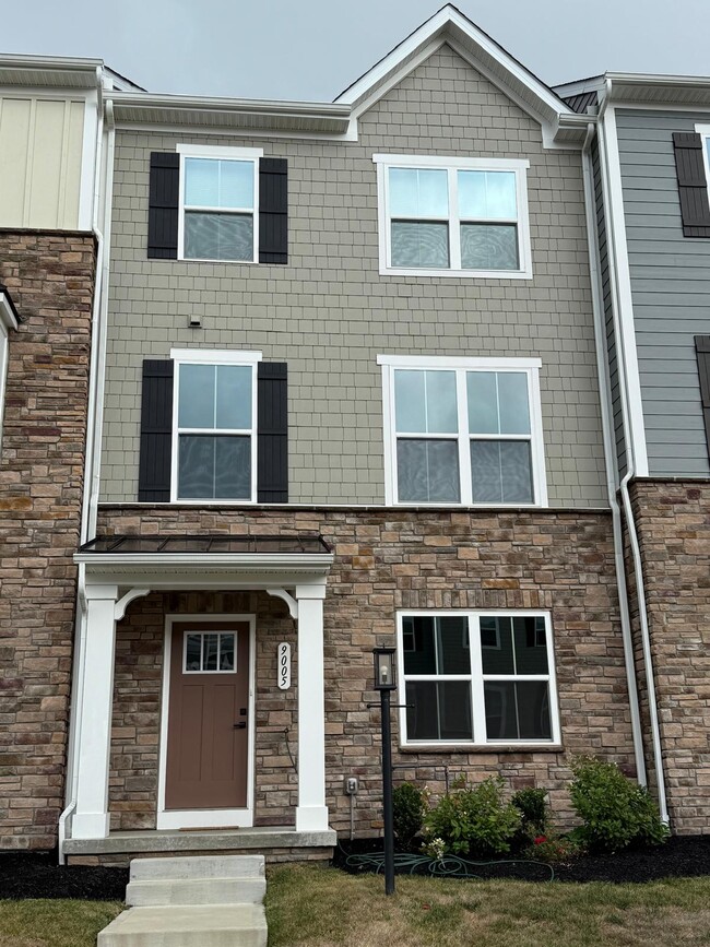 Building Photo - 9005 Hickory Rd