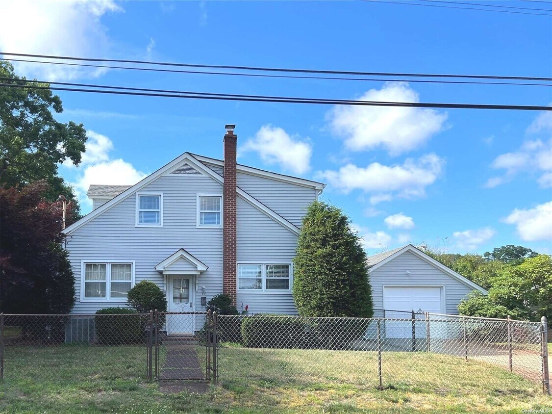 97 Central Ave, Patchogue, NY 11772 House Rental in Patchogue, NY