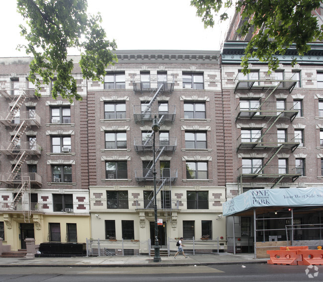 Building Photo - 250 Manhattan Ave