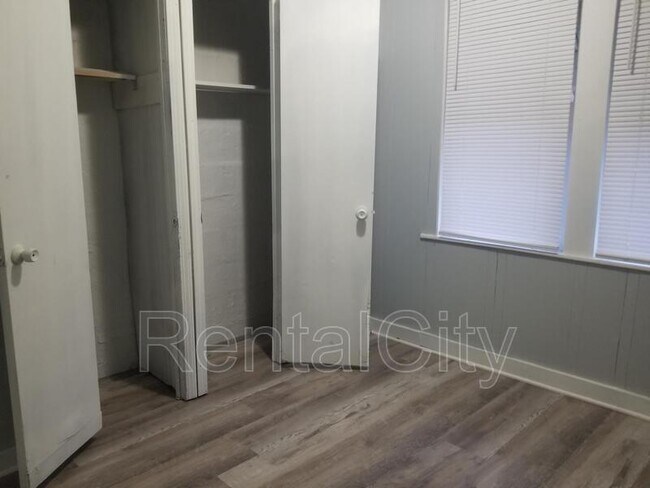 Foto del edificio - 305 Hillcrest Cir Dr