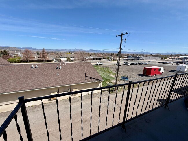 Building Photo - 2 Bed 1 Bath Apartment on West Side of Helena!