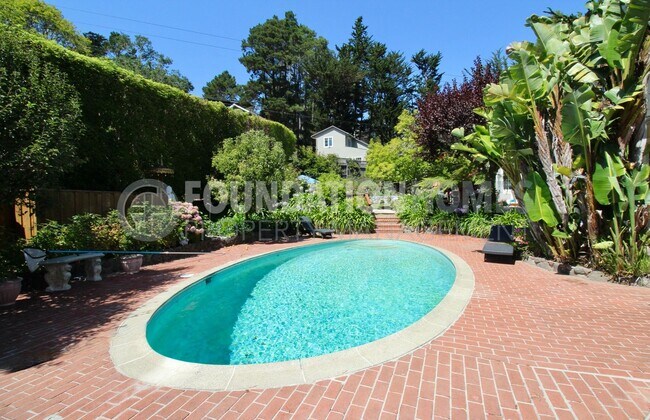 Building Photo - FURNISHED - Enjoy this little piece of par...