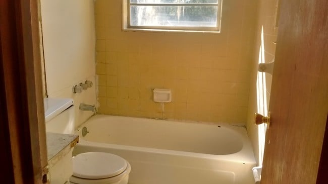 Building Photo - 5218 Field Dr