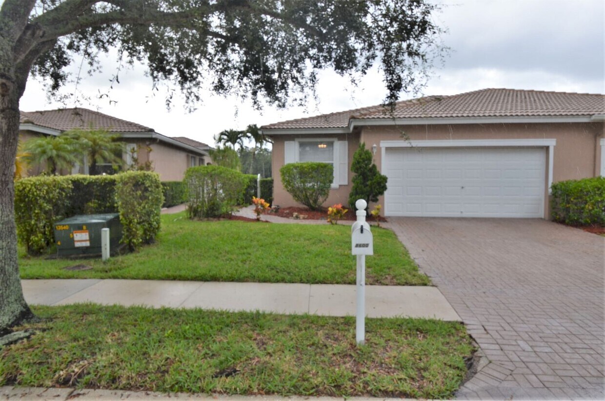 Foto principal - 8600 Lineyard Cay