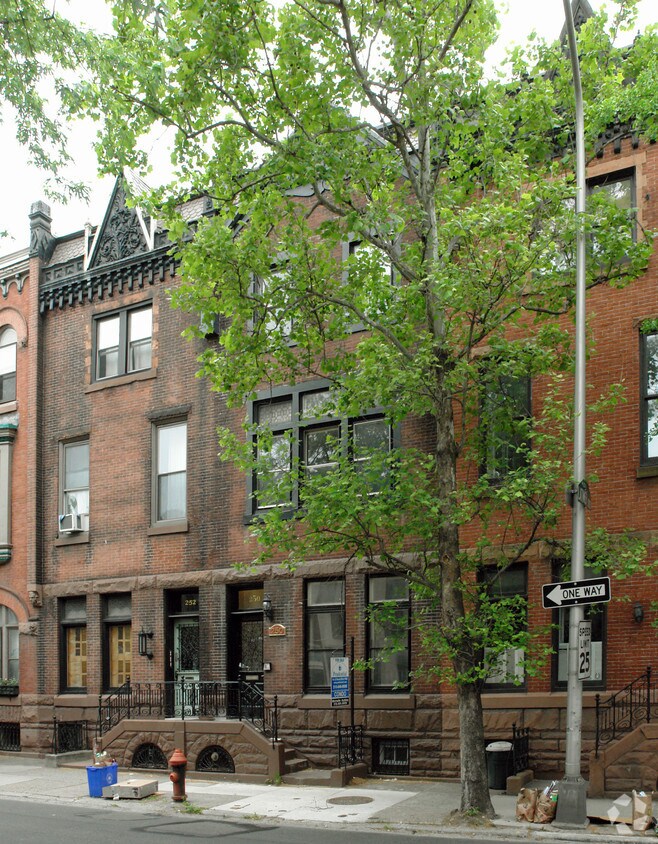 Building Photo - 250 S 23rd St