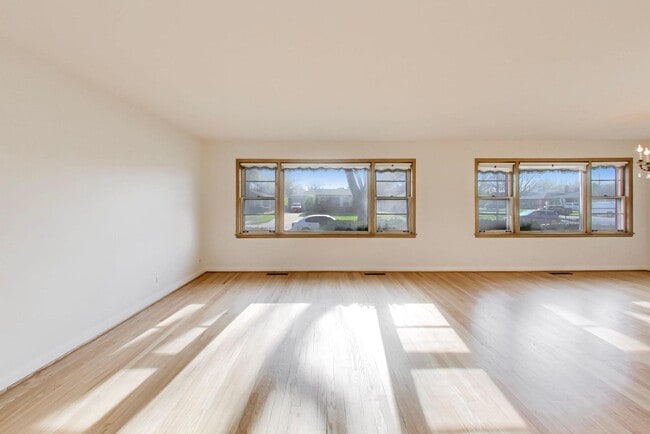 Foto del edificio - 8840 Keeler Ave