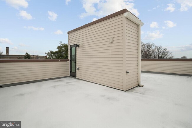 Building Photo - 6526 Ridge Ave