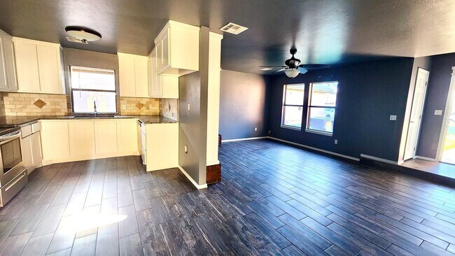 Building Photo - Remodeled 3 Bed 2 Bath Home in Edmond!  $1...