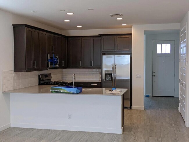 Foto del edificio - 2250 E Kelly Dr