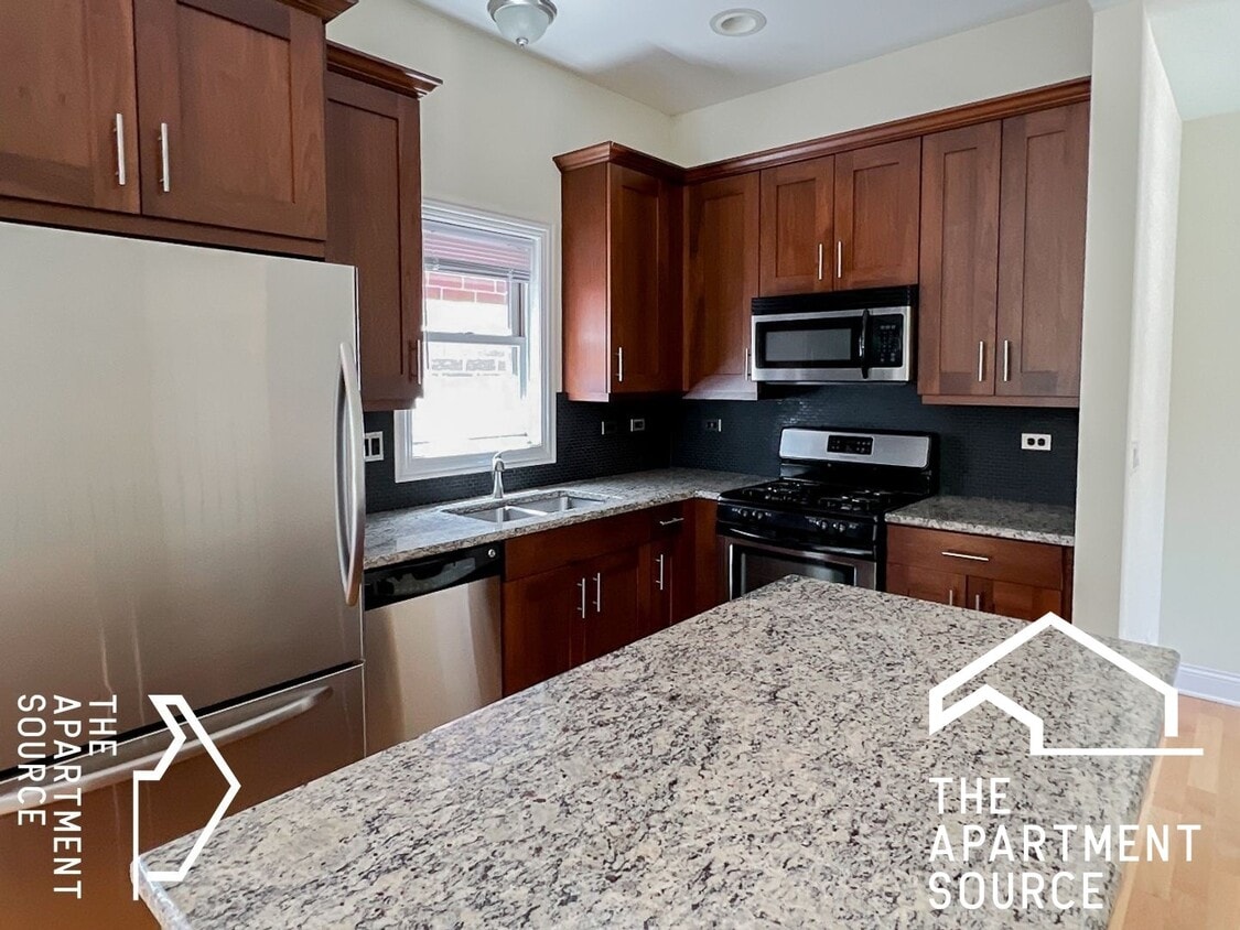 Photo - 2328 North Greenview Ave. Unit 3