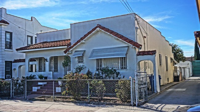 Building Photo - 1215-1221 S Mariposa Ave