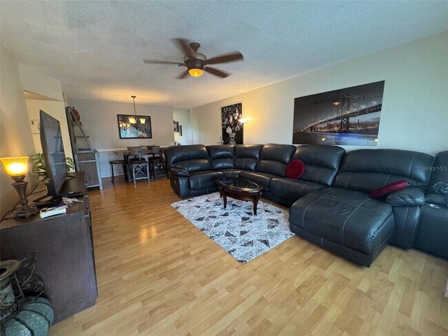 Building Photo - 2449 Columbia Dr