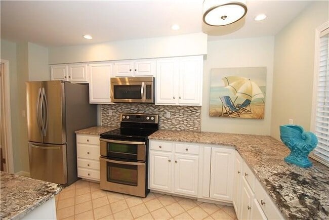 Building Photo - 25 Strathmore Ln