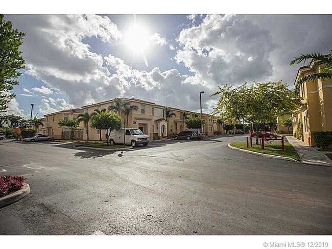 Building Photo - 8135 W 36 AVE  6 Hialeah Fl 33018