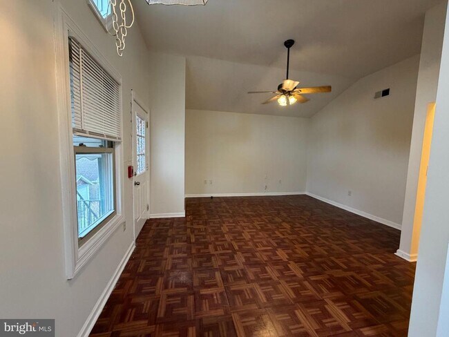 Foto del edificio - 1015 N Providence Rd