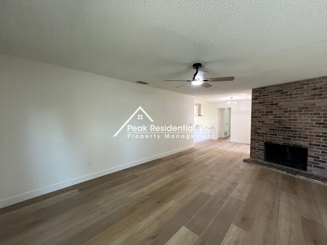 Building Photo - Updated 2Bd/2Ba Sacramento Duplex With 1 C...