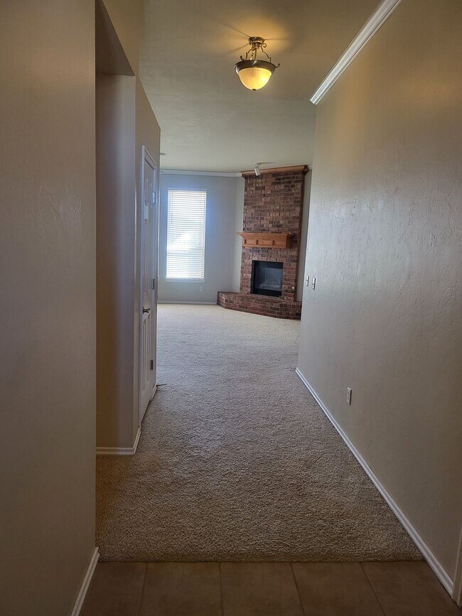 Building Photo - Welcome Home!!