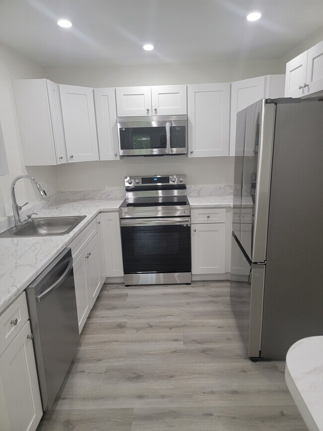 Photo - 109 W 5th St House