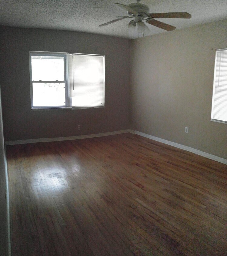 Master bedroom - 455 39th Ave N