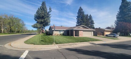 Building Photo - 1812 Sanchez Way