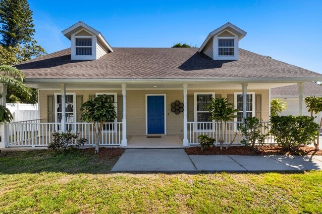 Charming Renovated 4BR/3BA Single Family Home - Charming Renovated 4BR/3BA Single Family Home