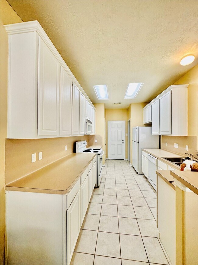 Foto del edificio - 16011 Sandy Path Ln