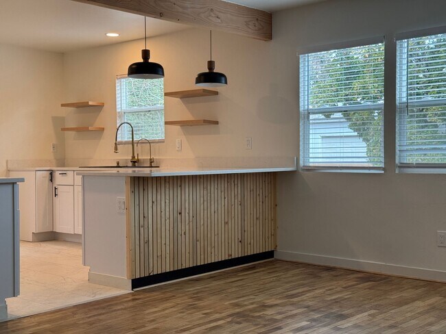 Foto del edificio - 2 Bedrooms, 1 Bath, Garage, Washer and Dryer Hookups