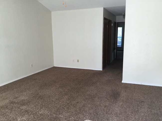Building Photo - 409 S Greengate Dr