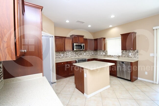 Building Photo - 2213 W Marconi Ave