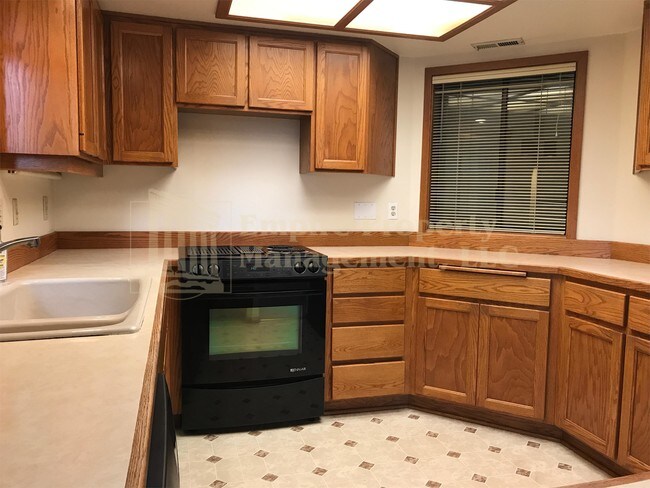 Foto del edificio - 654 Wimbledon Ct