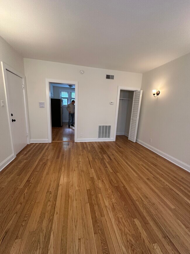 Building Photo - 4036 N Ashland Ave