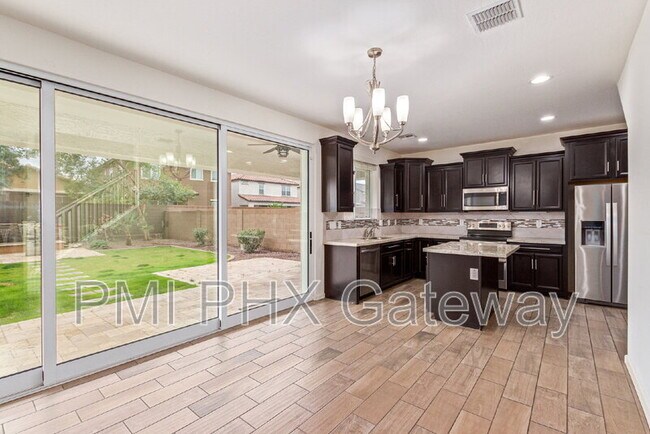 Foto del edificio - 735 E Constance Wy