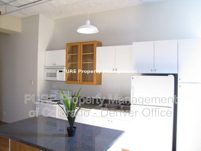 Building Photo - 2261 Blake St