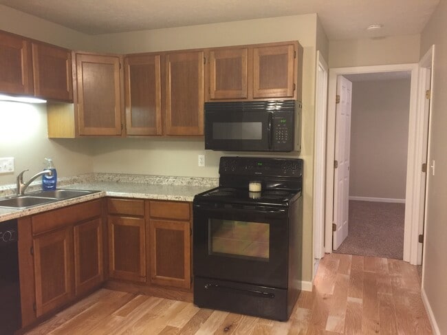 Building Photo - 7213 Creekview Dr #4