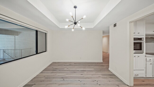 Building Photo - 430 N Maple Dr